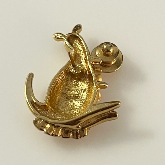 Avon Gold Tone Kangaroo and Joey Jewelry Pin Tie Tack Brooch With Rhinestones - Picture 7 of 9